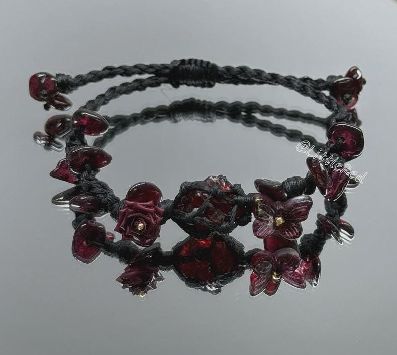 Dunkelrotes Granat-Makramee-Armband – Ansicht 1