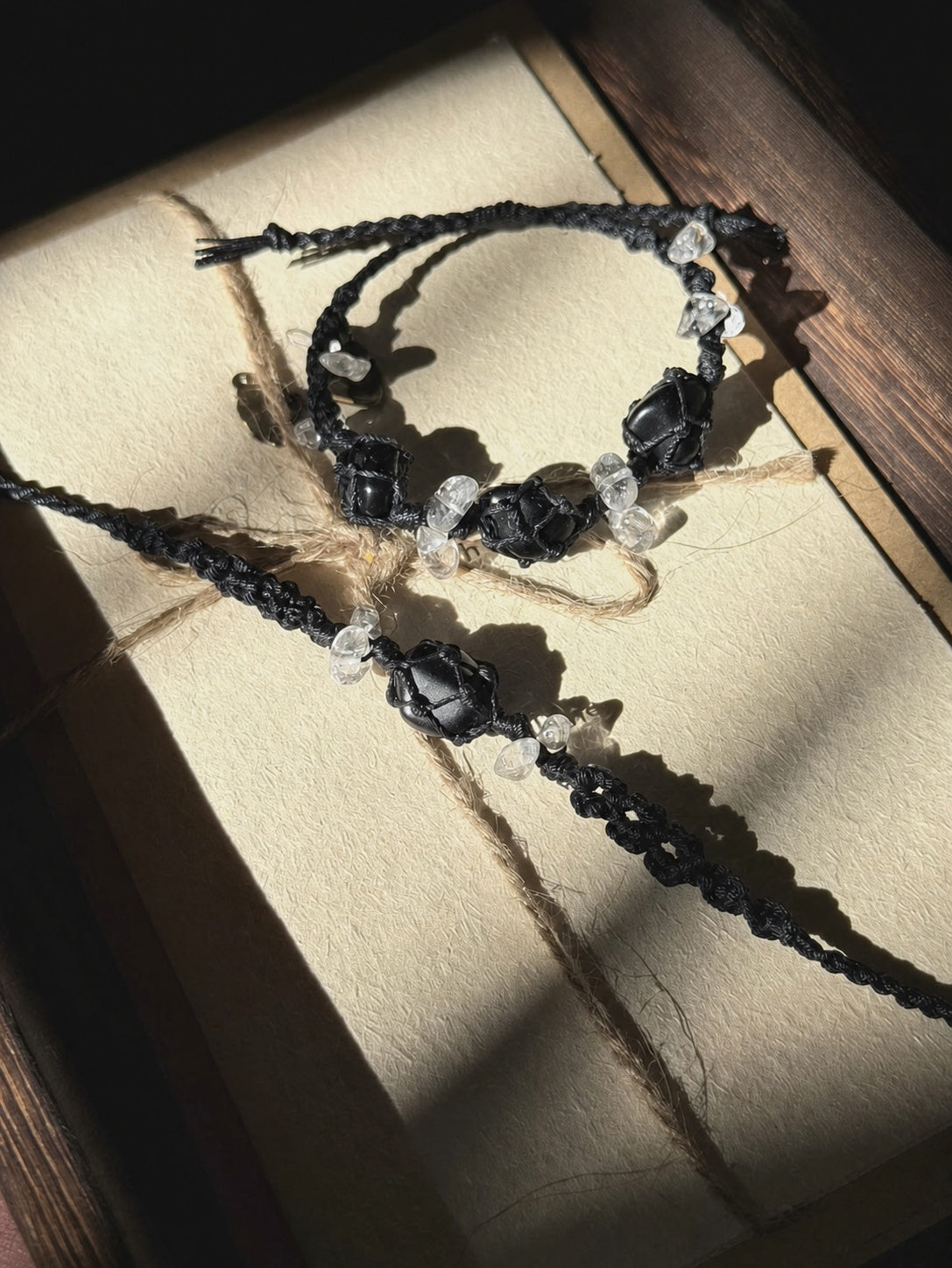 Obsidian-Makramee-Armband – Ansicht 1