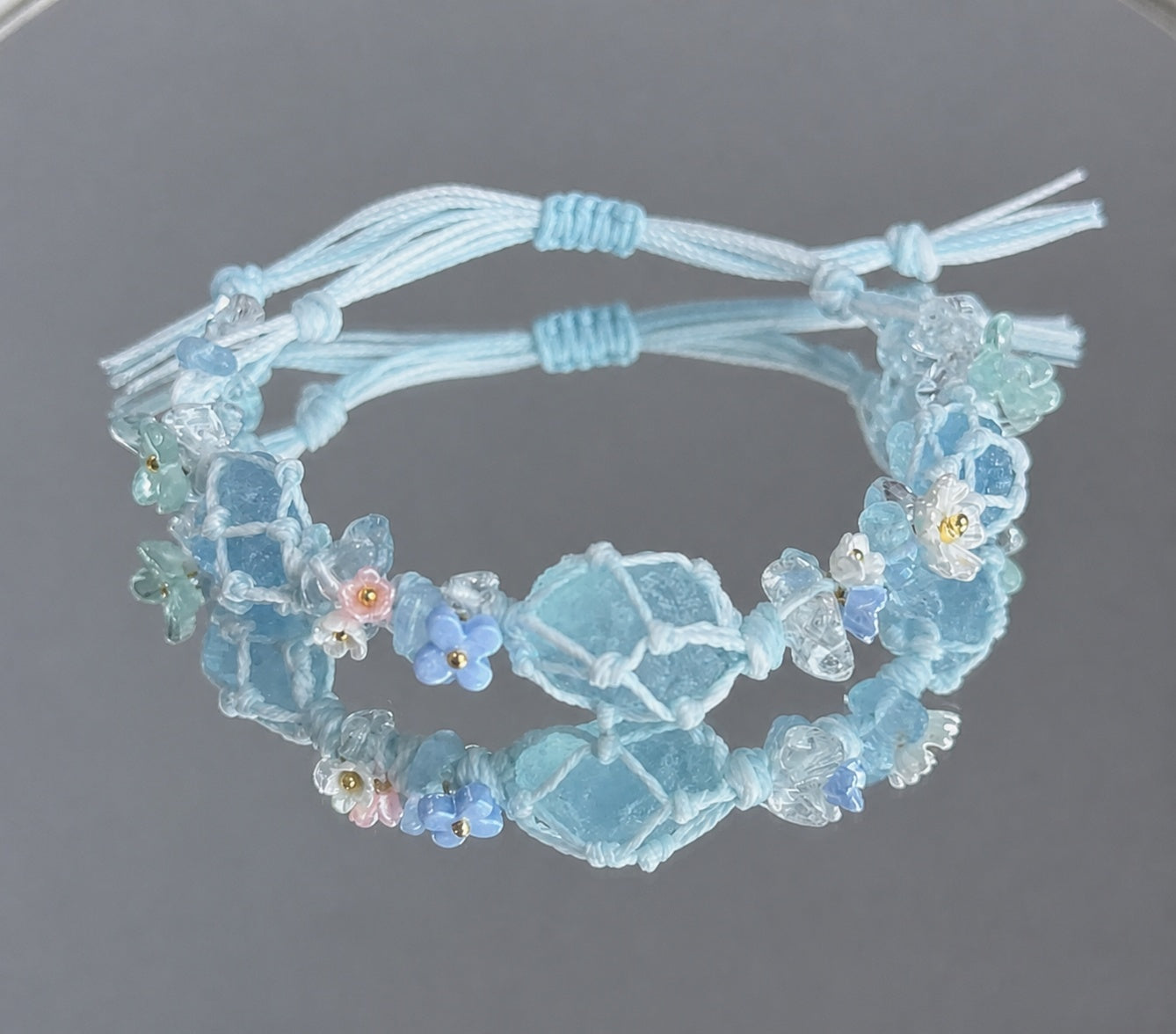 Aquamarin-Makramee-Armband mit Blüten – Ansicht 1