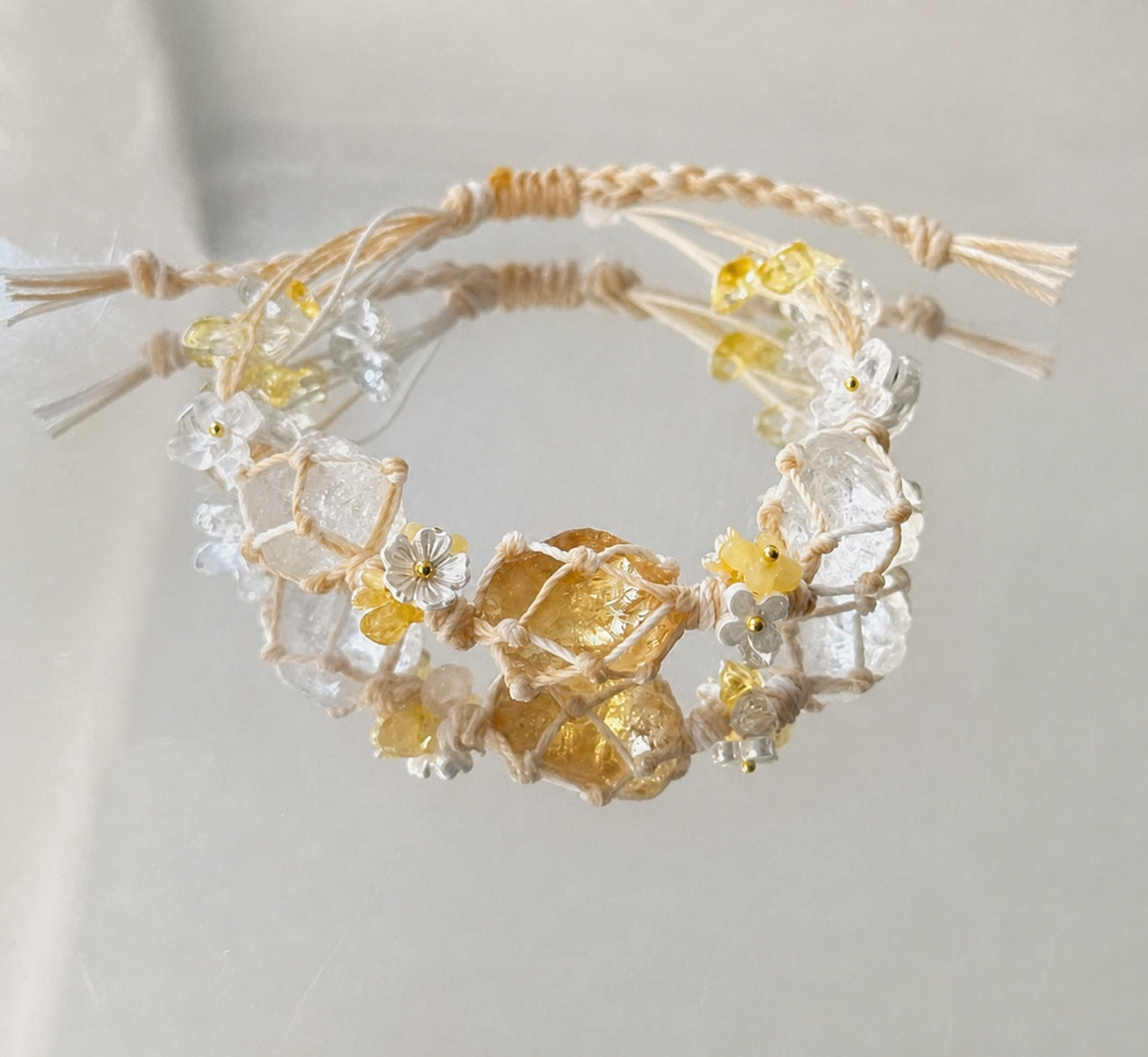 Citrin- und Bergkristall-Makramee-Armband – Ansicht 1