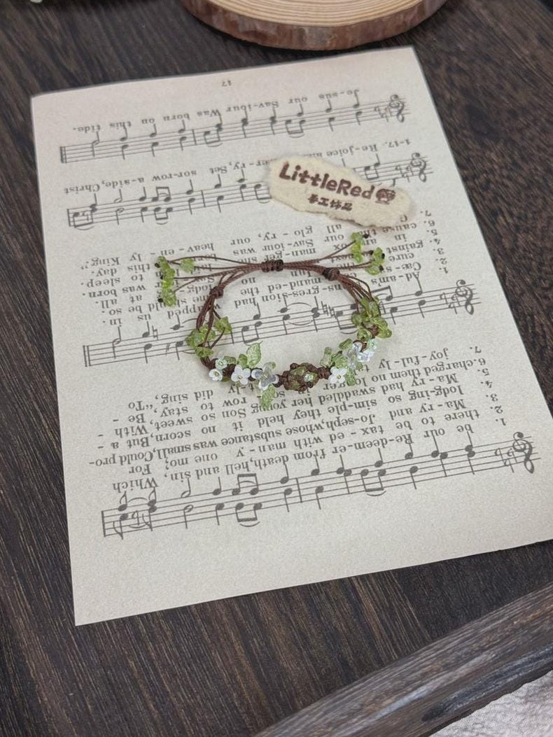 Peridot-Makramee-Armband mit Blütendetails – Ansicht 2