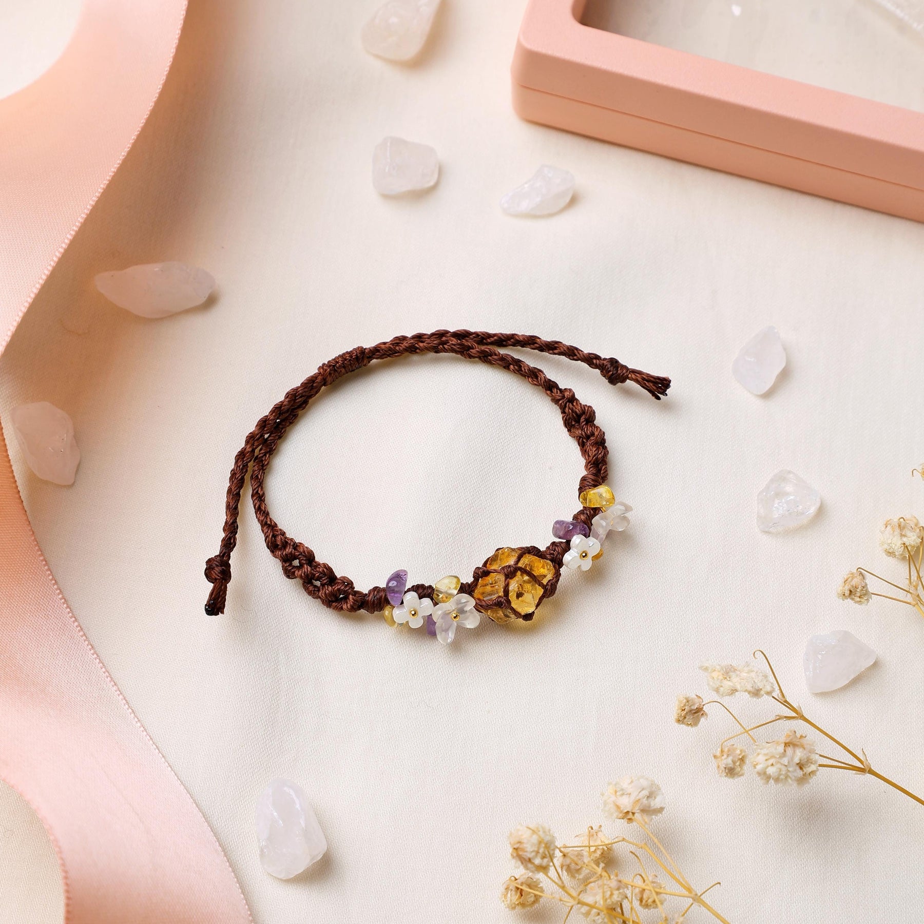 Citrin- und Bergkristall-Armband im Makramee-Stil – Ansicht 1