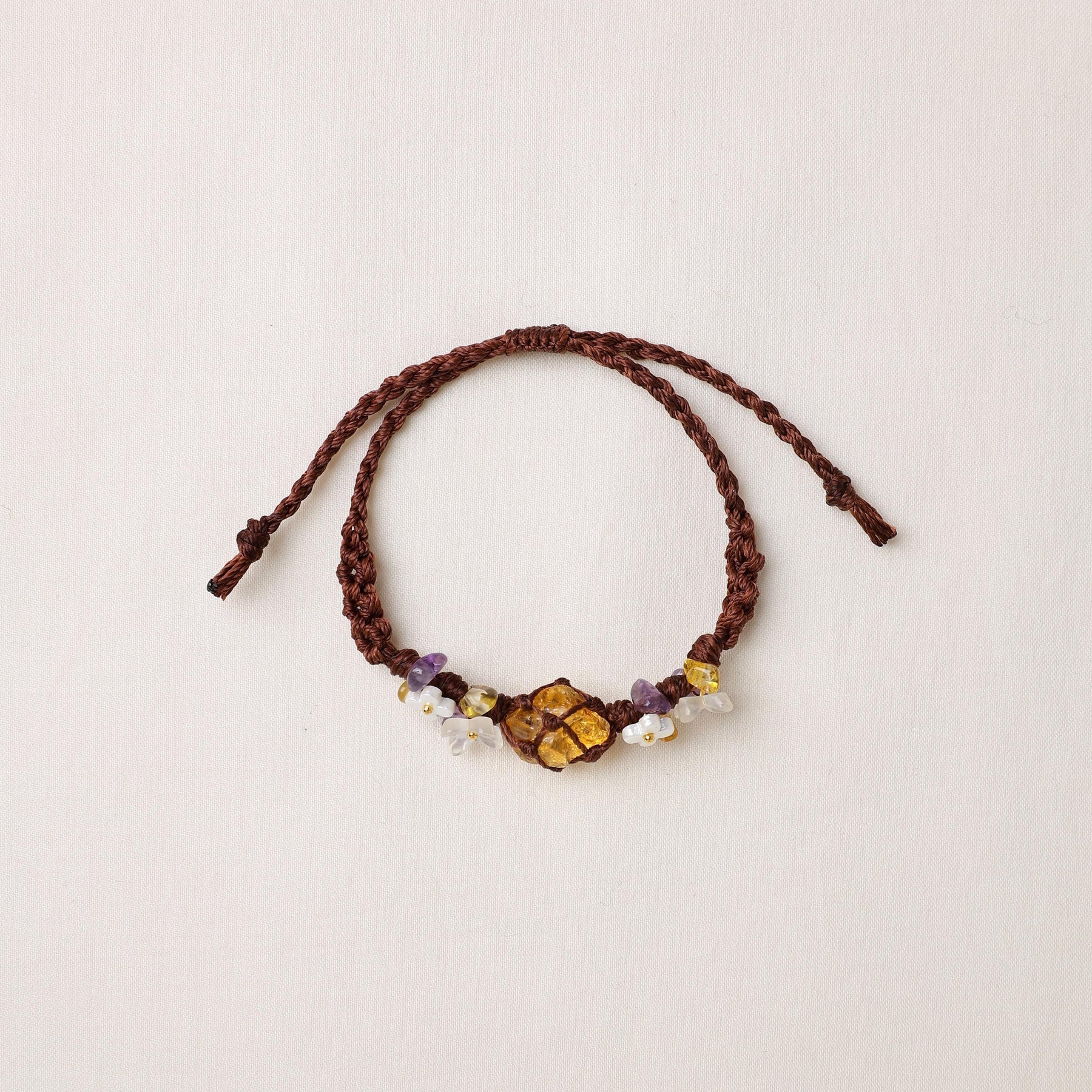 Citrin- und Bergkristall-Armband im Makramee-Stil – Ansicht 3
