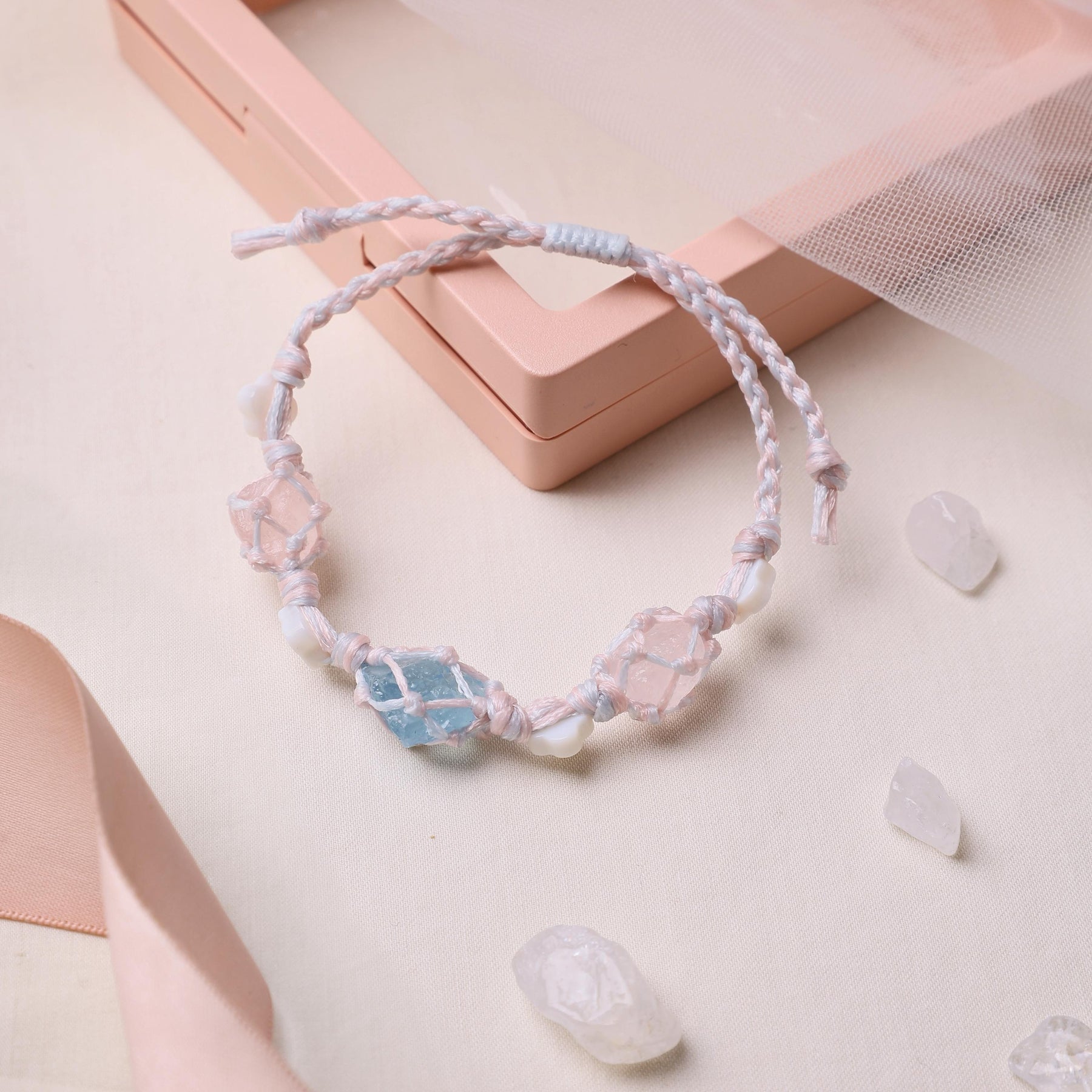 Aquamarin- und Rosenquarz-Armband mit Perlmuttkleeblatt – Ansicht 4