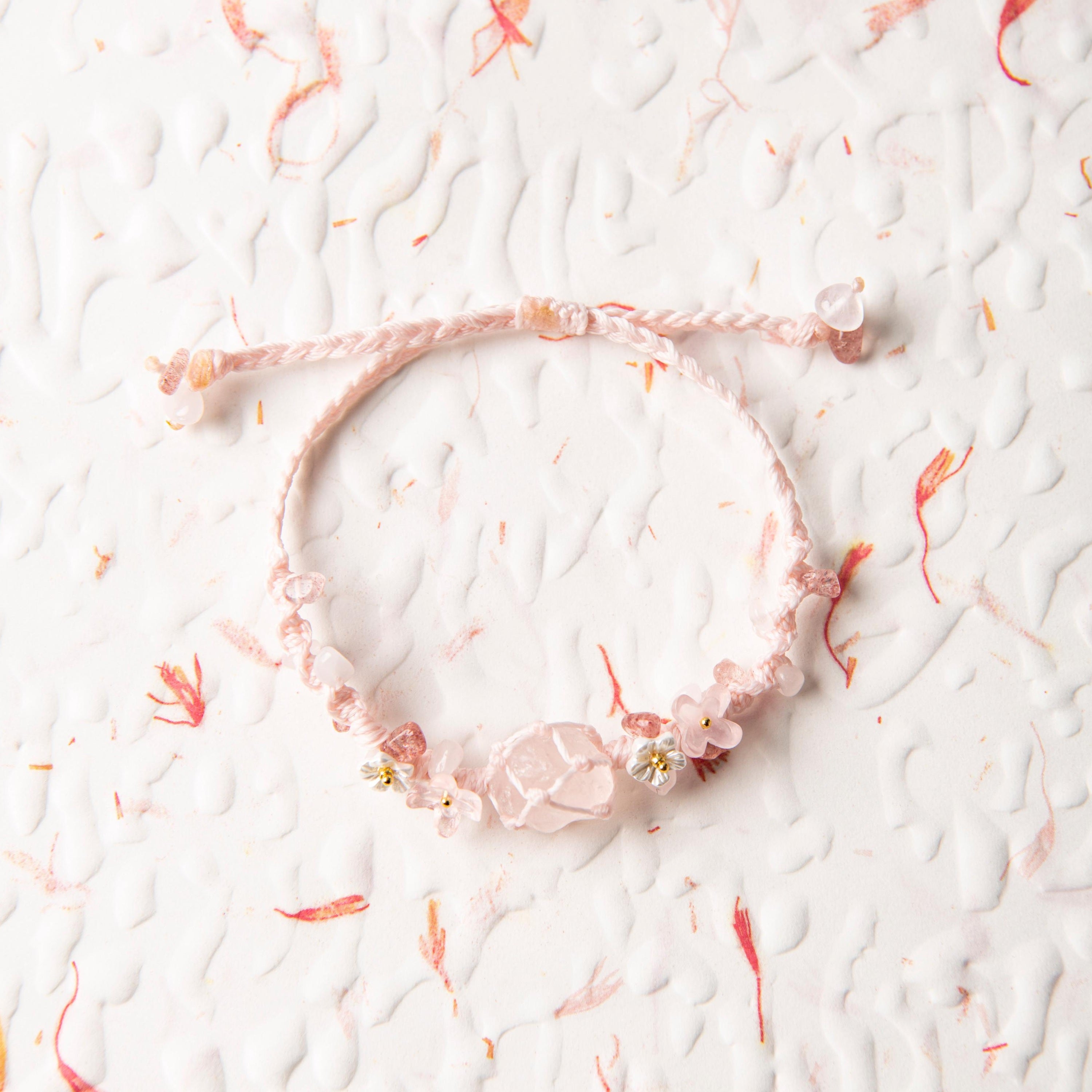 Rosenquarz- und Erdbeerquarz-Makramee-Armband – Ansicht 1