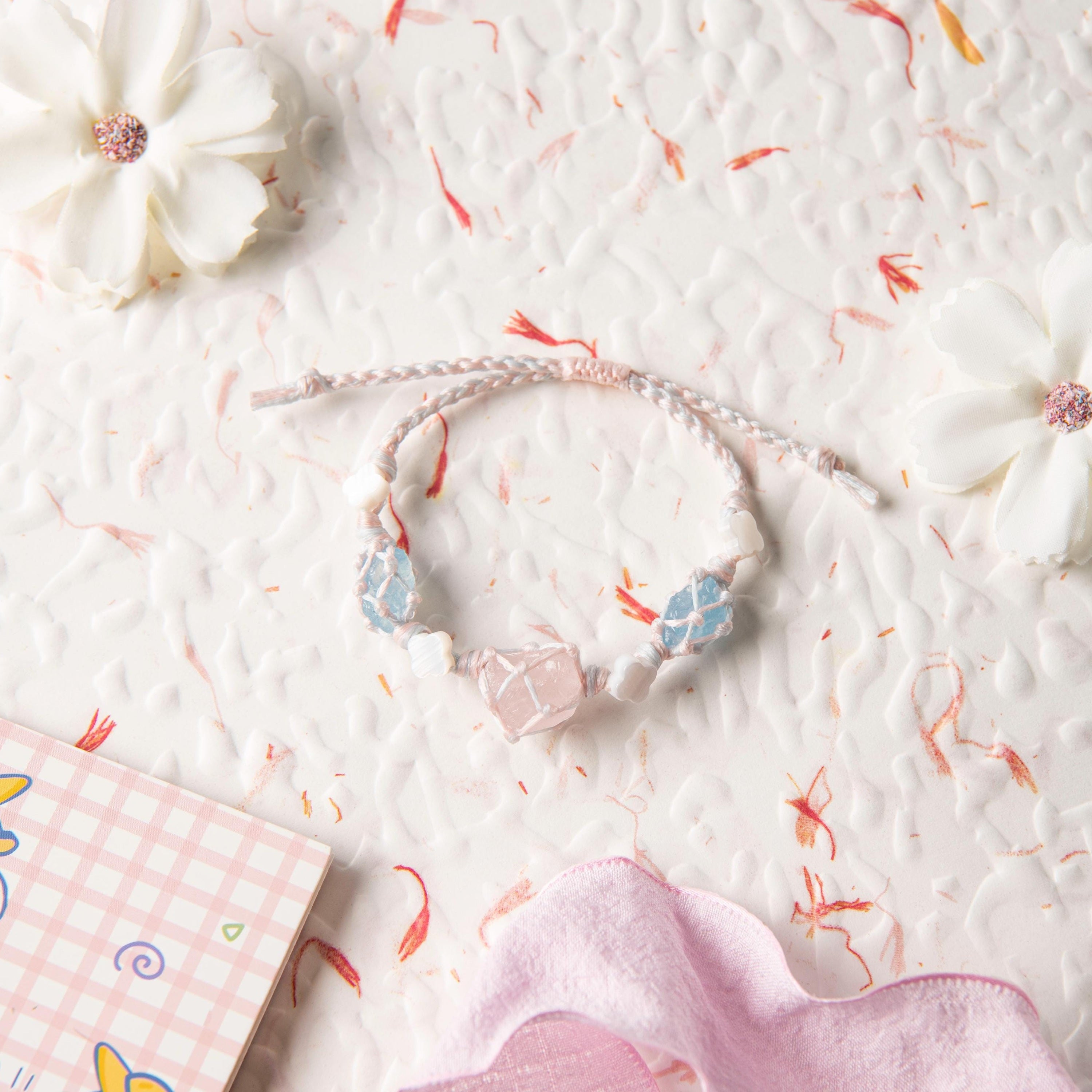 Rosenquarz- und Aquamarin-Armband mit Perlmuttkleeblatt – Ansicht 1