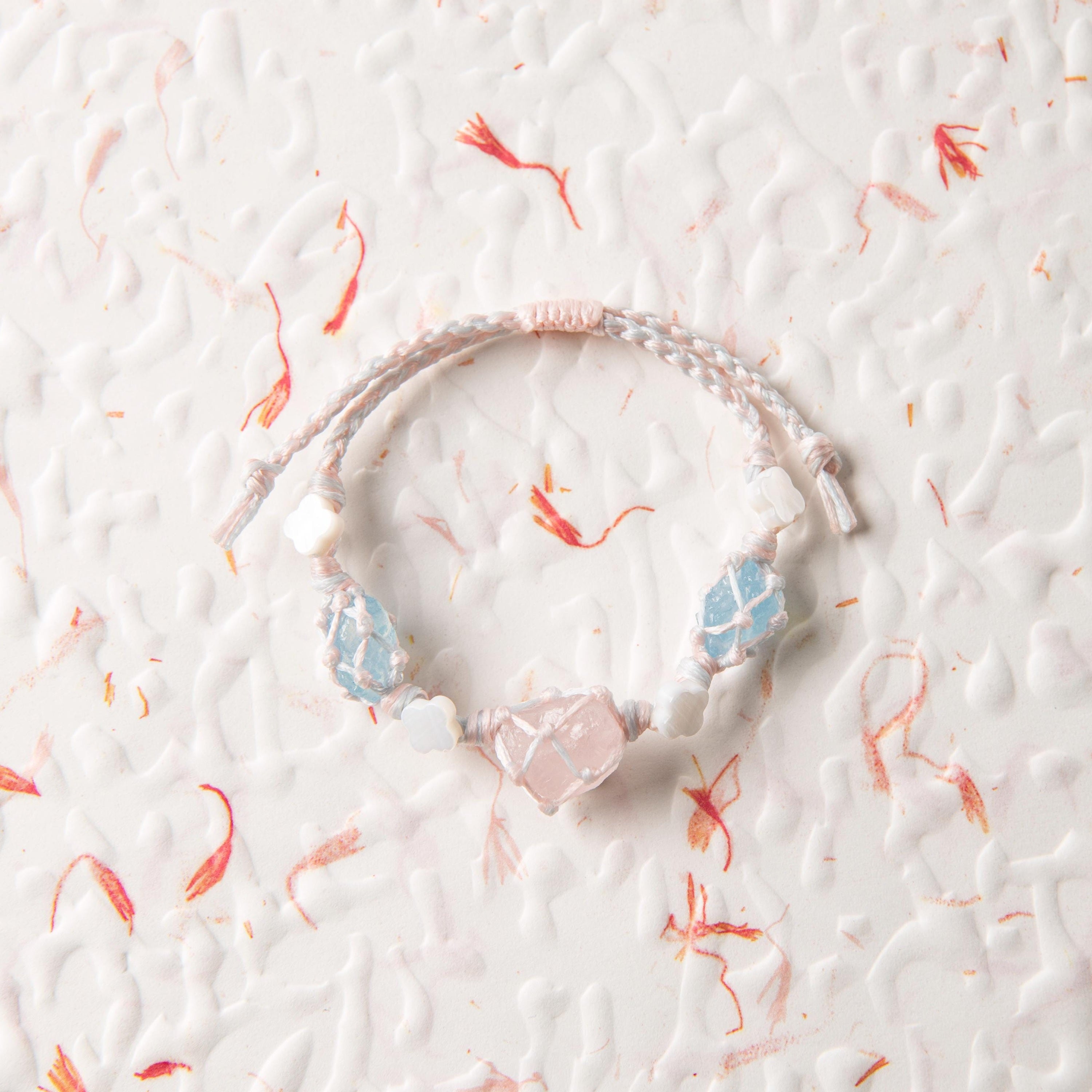 Rosenquarz- und Aquamarin-Armband mit Perlmuttkleeblatt – Ansicht 2