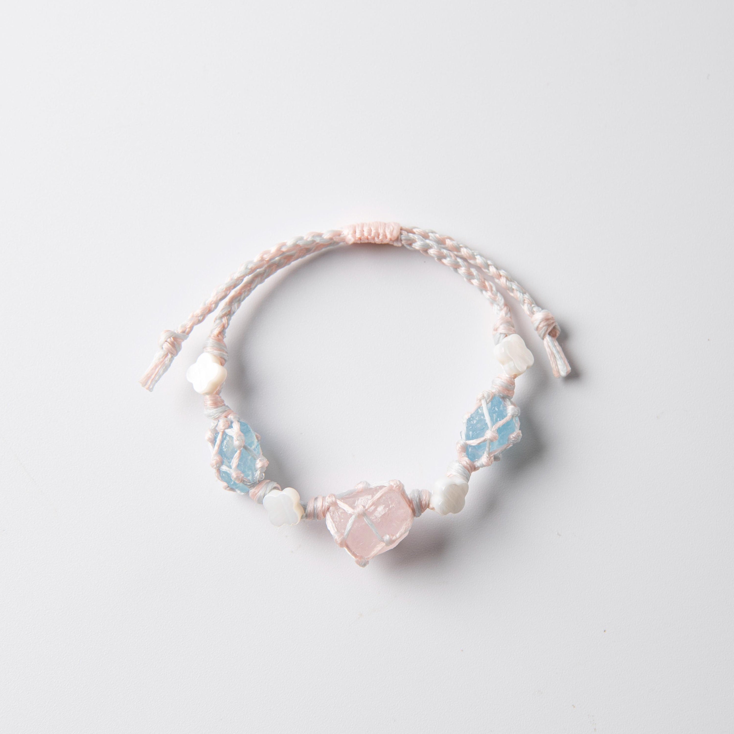 Rosenquarz- und Aquamarin-Armband mit Perlmuttkleeblatt – Ansicht 4