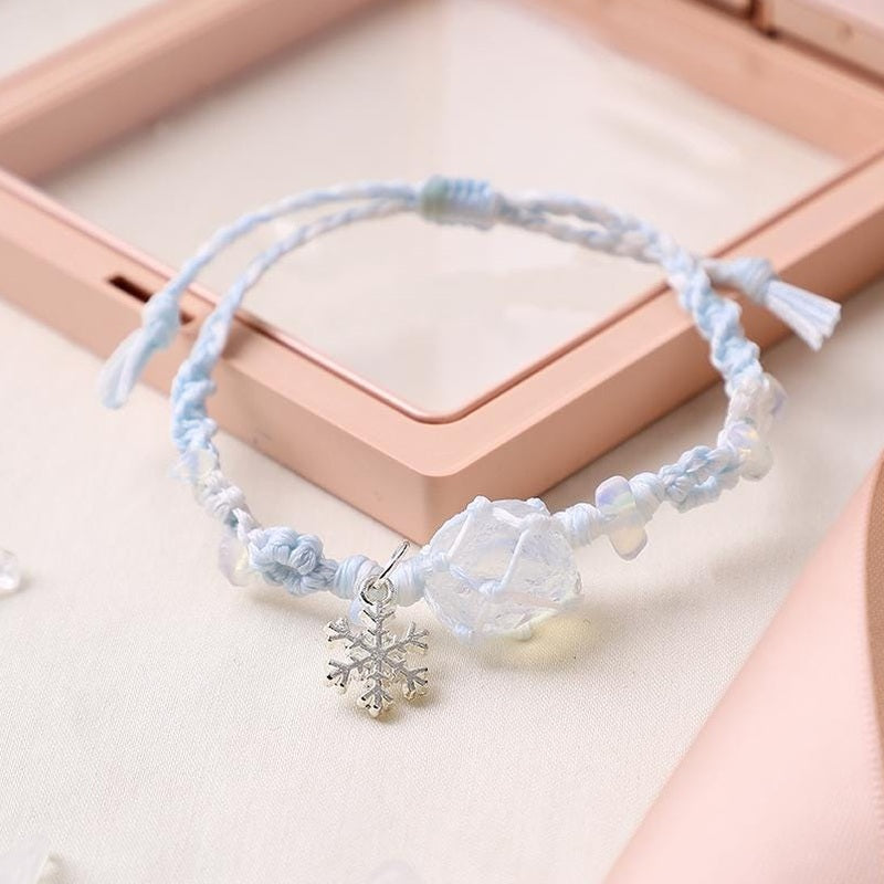 Weißes Opal-Makramee-Armband mit Schneeflocke – Ansicht 1