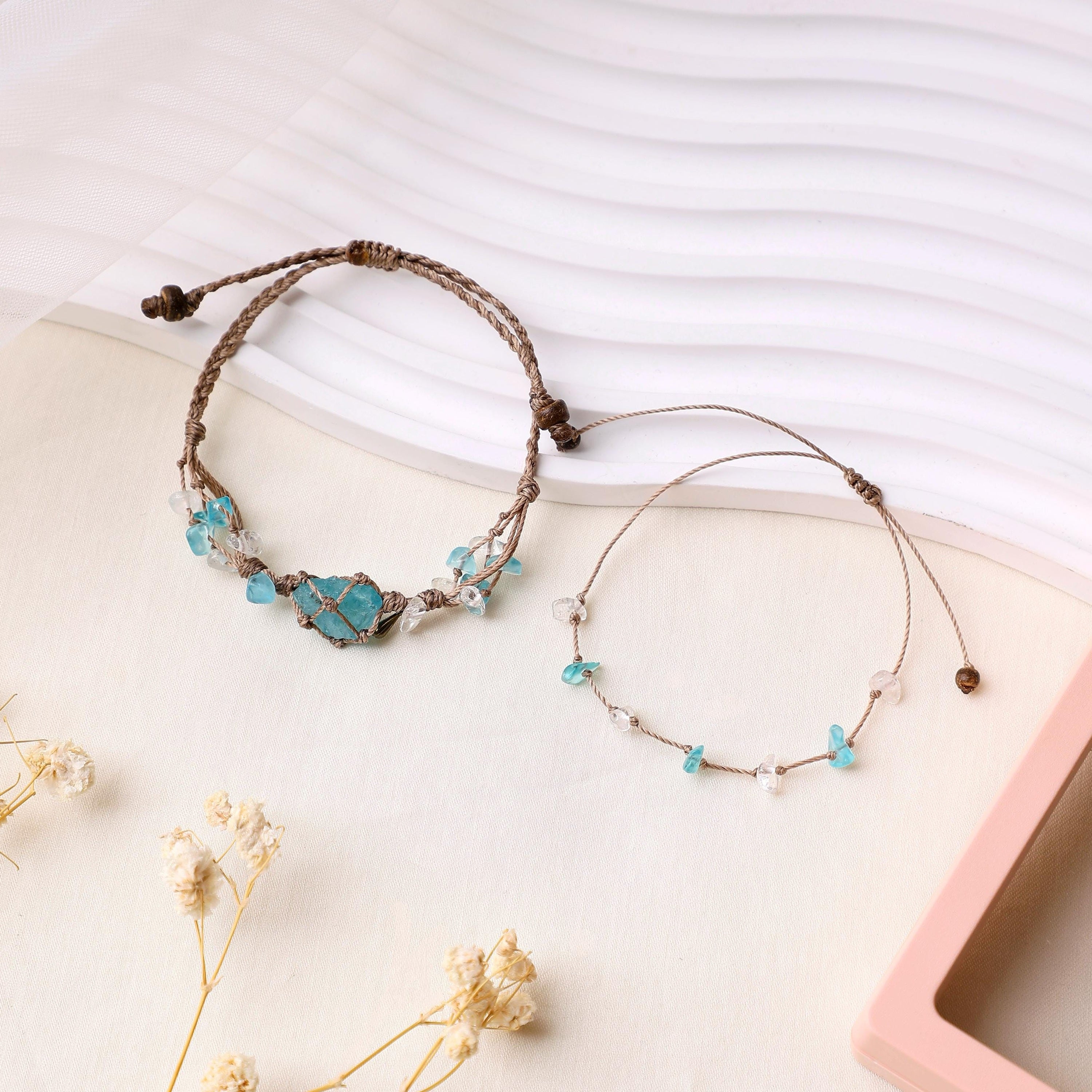 Blauer Apatit mit Bergkristall – Makramee-Armband – Ansicht 3